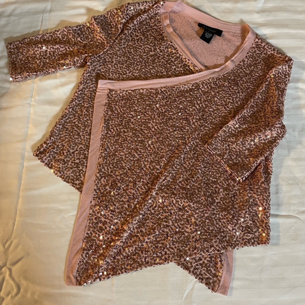 Beautiful open sequin blouse to always shine
